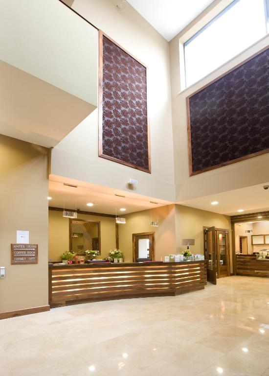 The Shirley Arms Hotel Carrickmacross Extérieur photo